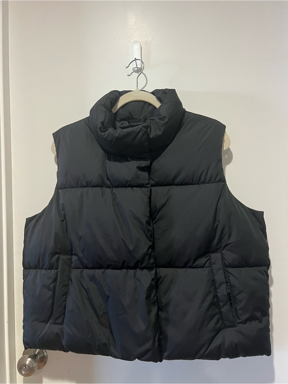 NWOT Old Navy Black puffer vest